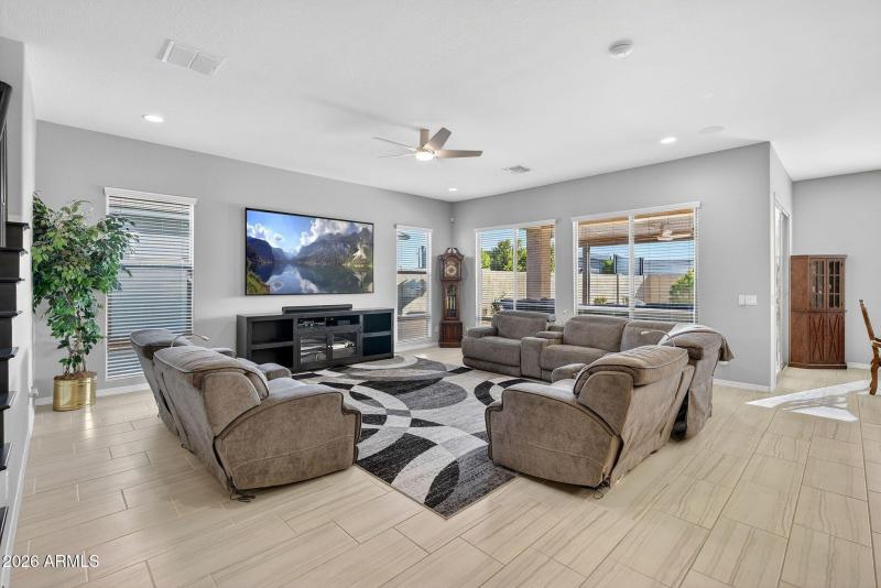 007_8-web-or-mls-64-e_utopia_ave_-_ryan_