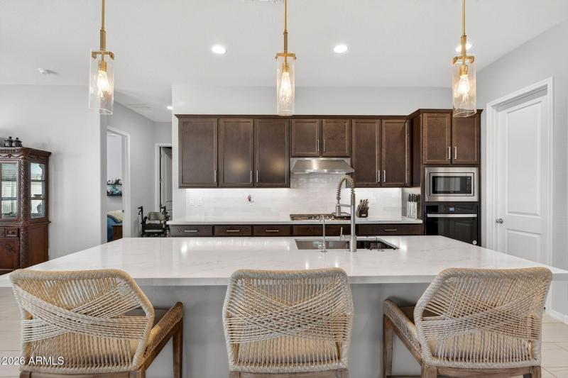 011_15-web-or-mls-69-e_utopia_ave_-_ryan