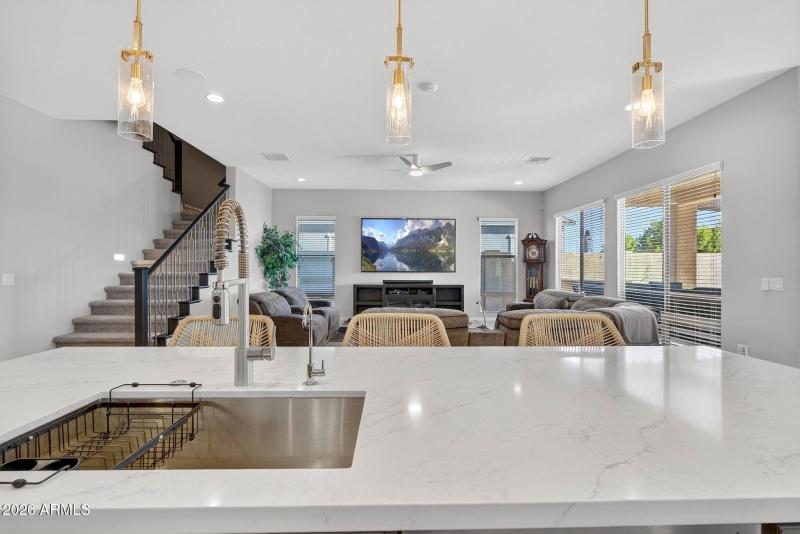 016_19-web-or-mls-74-e_utopia_ave_-_ryan