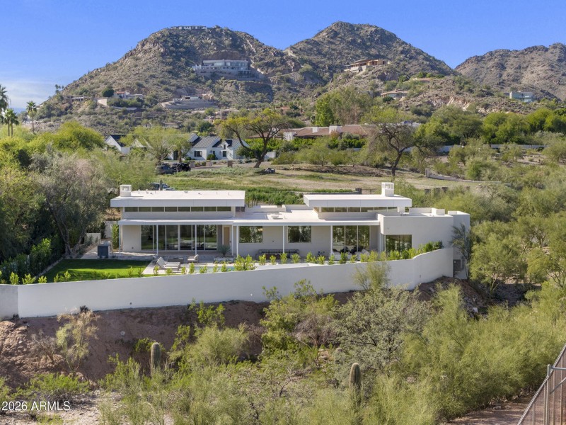 3-web-or-mls-7201-n-47th-st