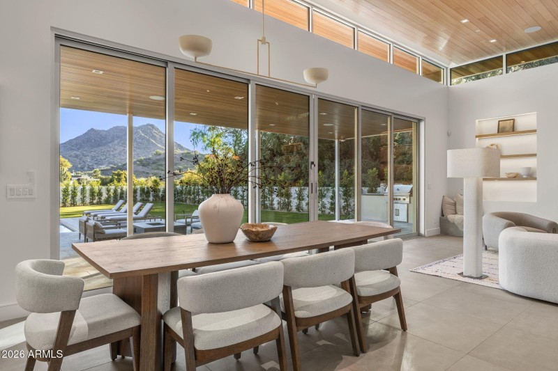 14-web-or-mls-7201-n-47th-st