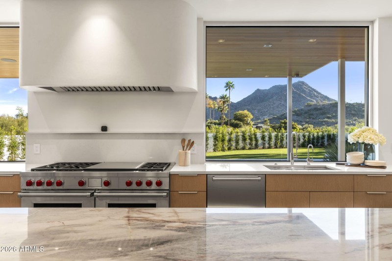 19-web-or-mls-7201-n-47th-st