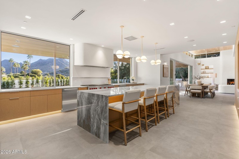 20-web-or-mls-7201-n-47th-st