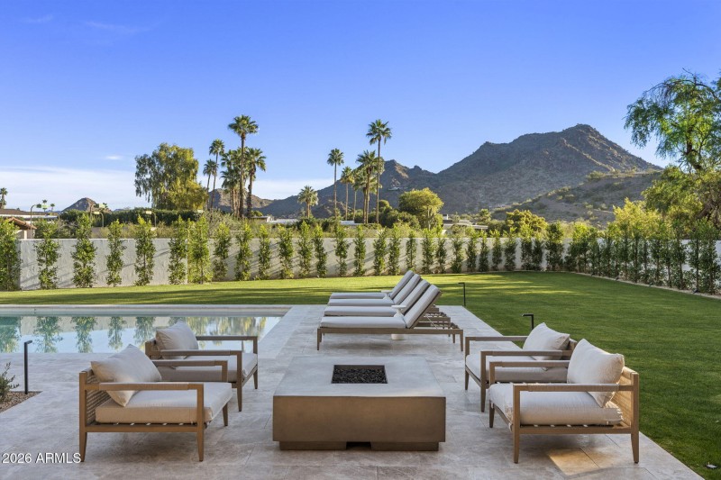 31-web-or-mls-7201-n-47th-st