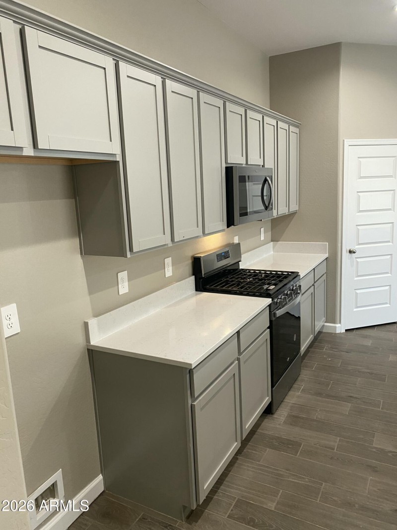 5-Burner Gas Stove Included!!