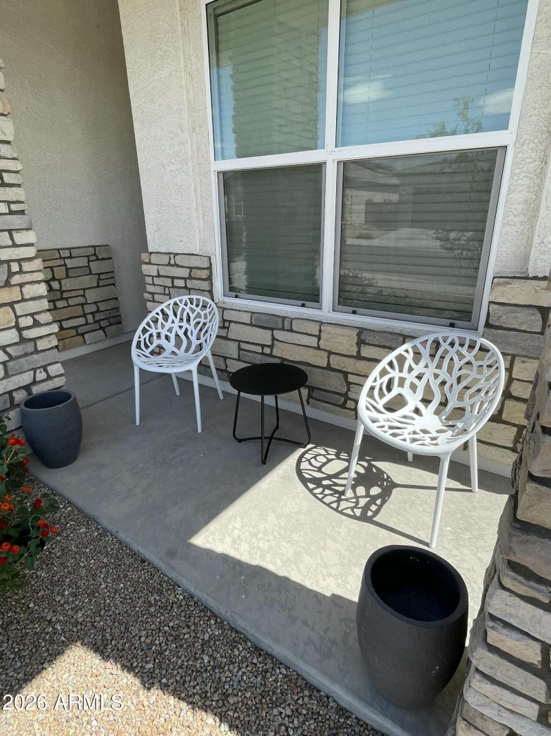 Front Covered Patio!