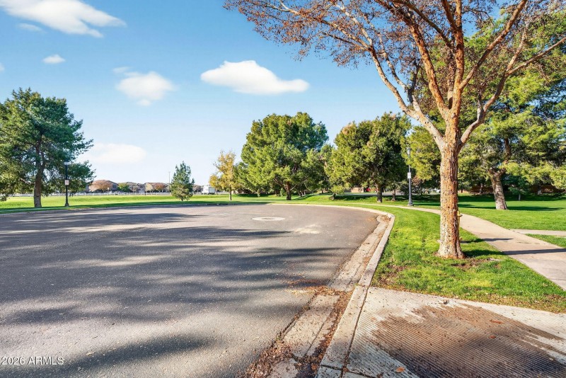 5-web-or-mls-06-E Washington Ct