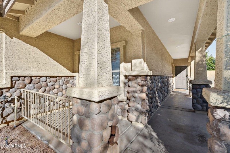 7-web-or-mls-08-E Washington Ct