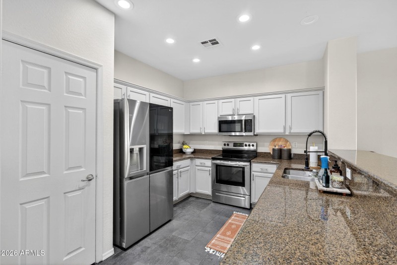 16-web-or-mls-19-E Washington Ct