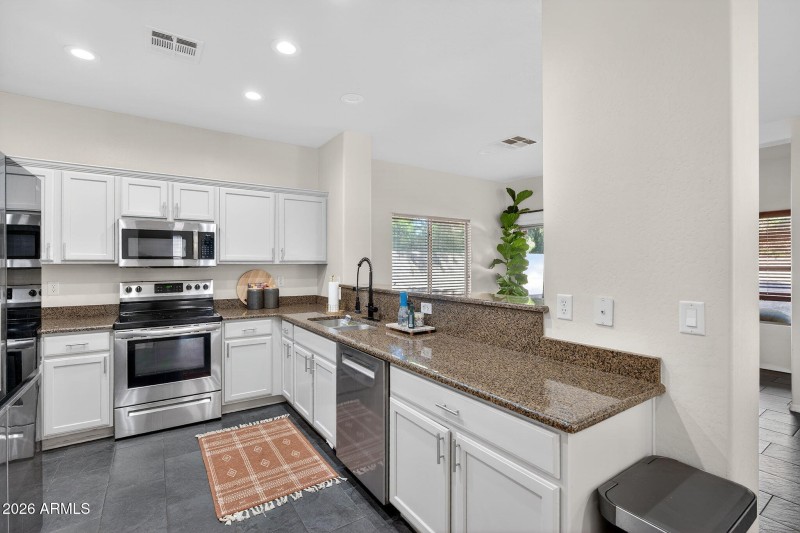 17-web-or-mls-20-E Washington Ct