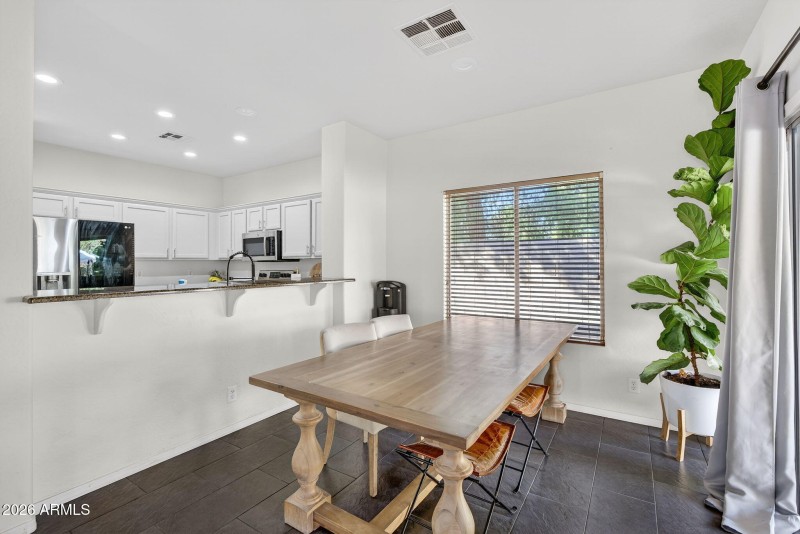 21-web-or-mls-25-E Washington Ct