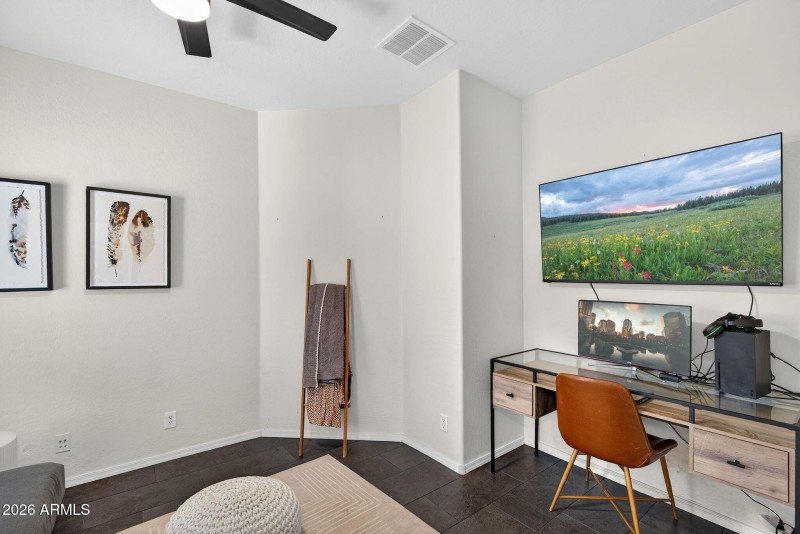 23-web-or-mls-15-E Washington Ct