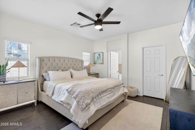 28-web-or-mls-27-E Washington Ct