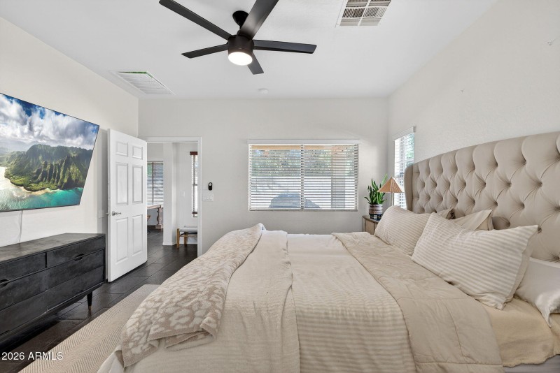 30-web-or-mls-29-E Washington Ct