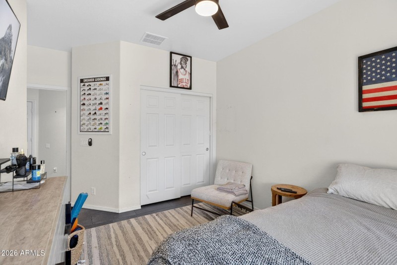 37-web-or-mls-40-E Washington Ct