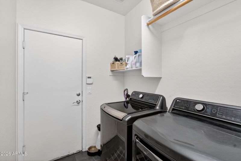 40-web-or-mls-38-E Washington Ct