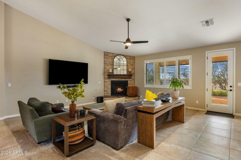 4-web-or-mls-D46A3116 copy