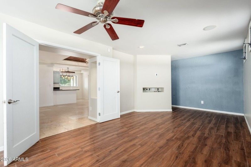 3002 E Glenrosa Ave, 01-15 - 11