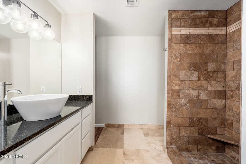 3002 E Glenrosa Ave, 01-15 - 14