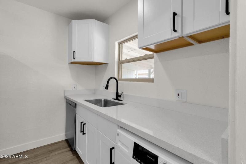 16-web-or-mls-2334-w-morten-ave