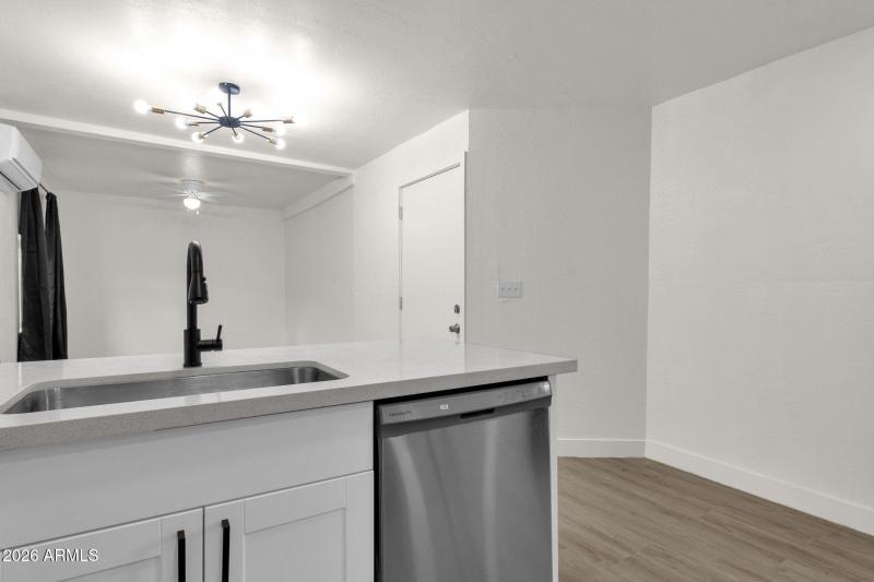 52-web-or-mls-2334-w-morten-ave