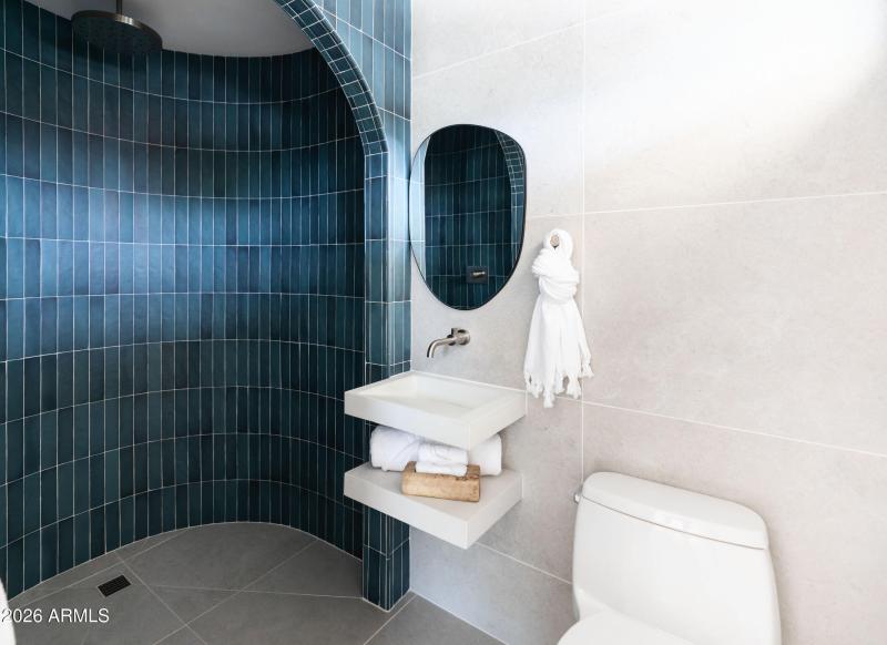 bed 4 en suite shower