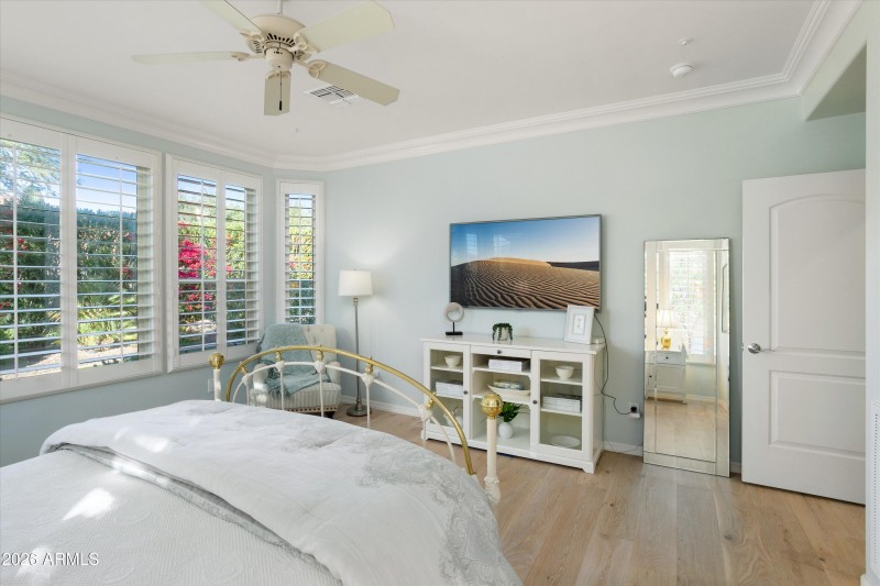 WITH BAY WINDOW & CROWN MOLDING