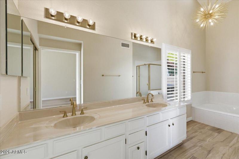 Sellers Suite Bath Luxury Bathroom