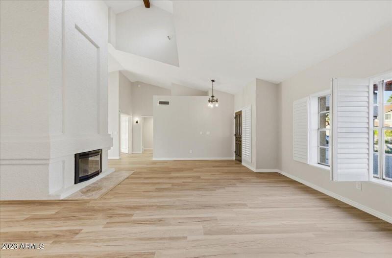 Great Room w/ Dramatic Wood Beam Aceent