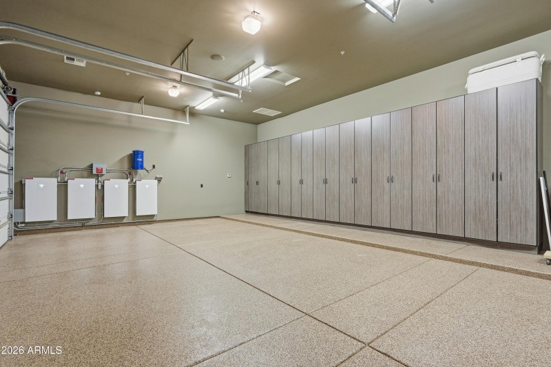 1068 Sq Ft | 6 Cars w/Lifts