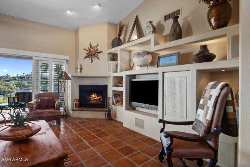 Entertainment wall w/back lighting