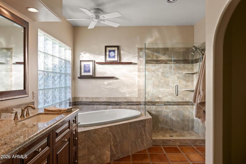 Updated & Separate tub/shower