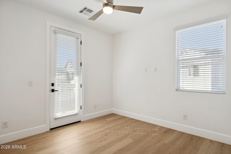 48-web-or-mls-3814-e-crittenden-ln