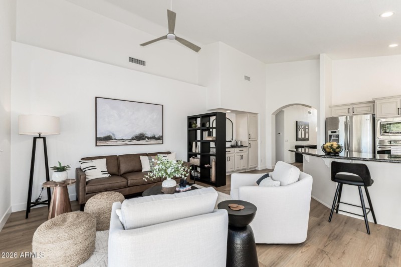 09 Family Room w: Bar