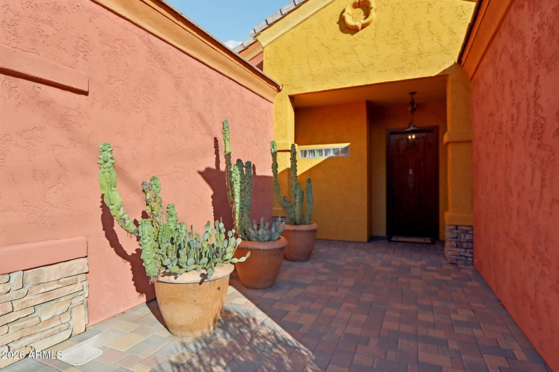 5-web-or-mls-N 15th Ave-S0701-005