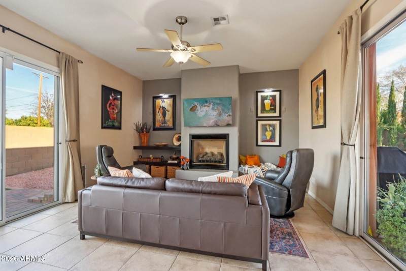 10-web-or-mls-N 15th Ave-S0701-010