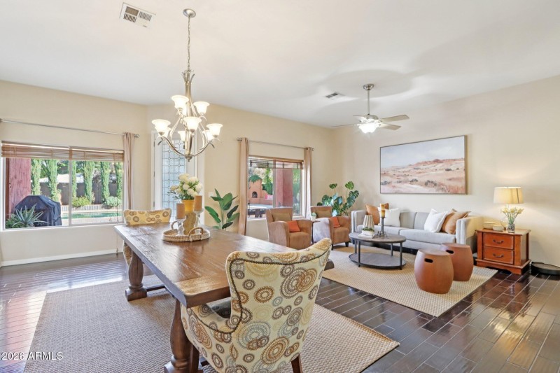 13-web-or-mls-N 15th Ave-S0701-013