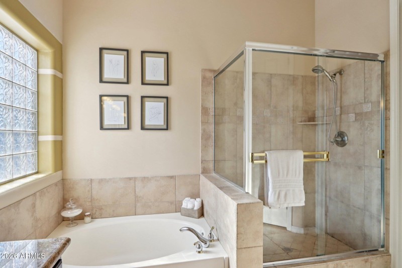 24-web-or-mls-N 15th Ave-S0701-024