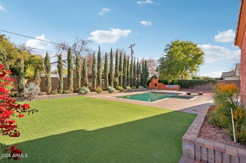 37-web-or-mls-N 15th Ave-S0701-037