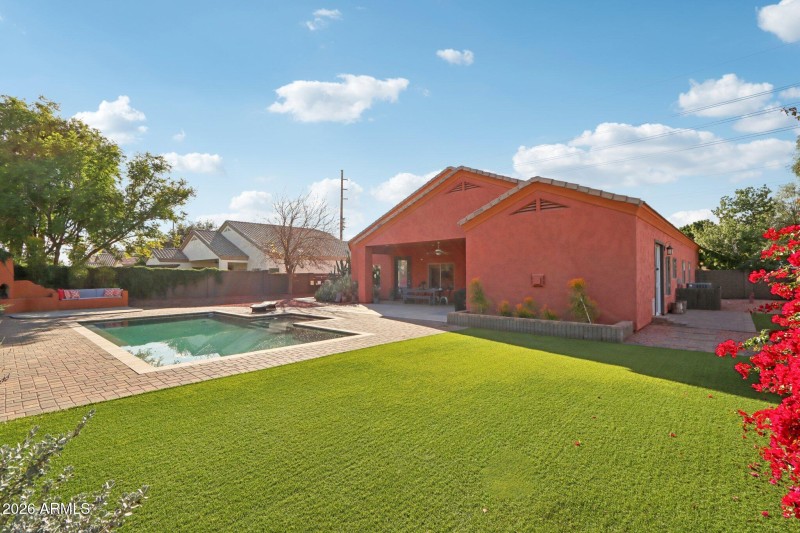 39-web-or-mls-N 15th Ave-S0701-039