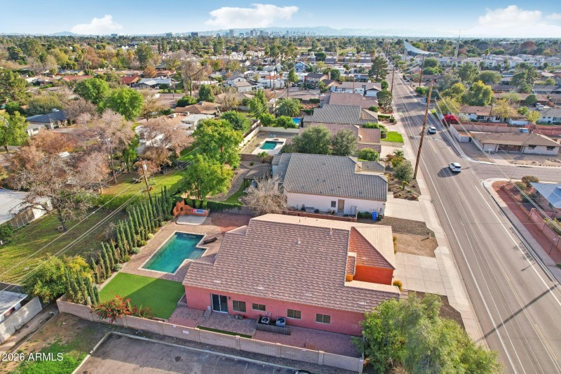 40-web-or-mls-N 15th Ave-S0701-040