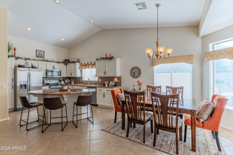 Kitchen & Dining Area