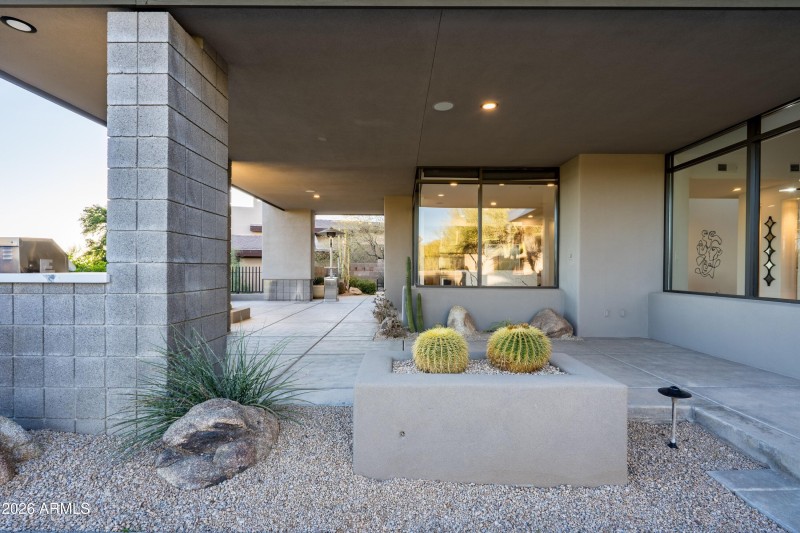044_Covered Patio Living and Dining
