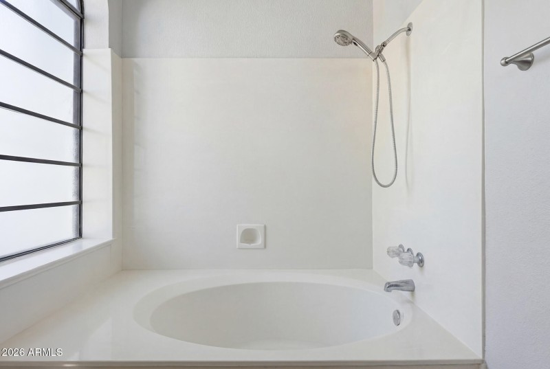 017-primary-bathroom