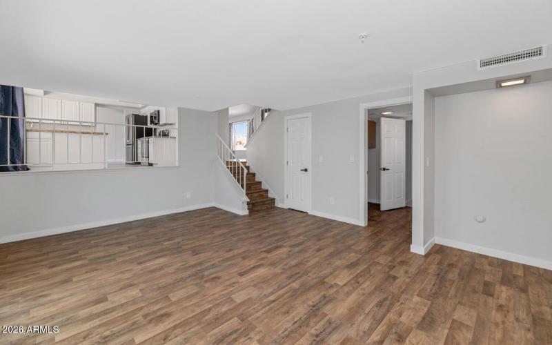 1927 E Crocus Dr-large-016-021-1927 E Cr