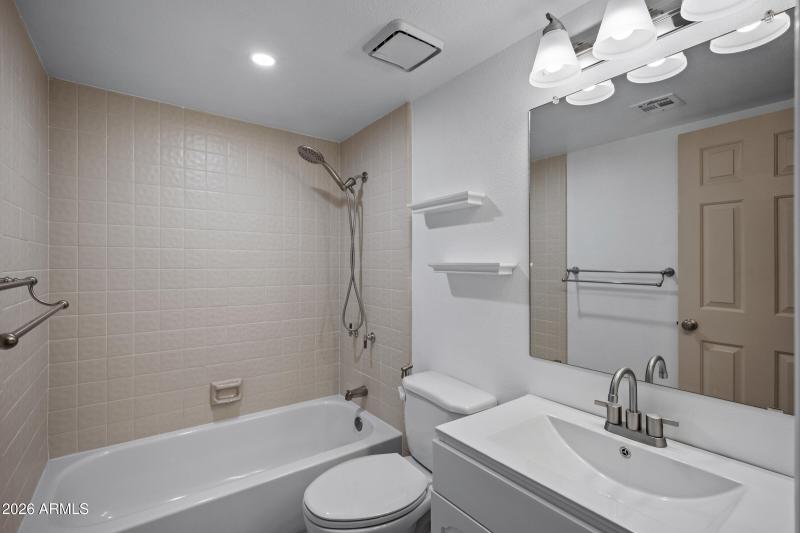 1920 E Maryland Ave #31-23