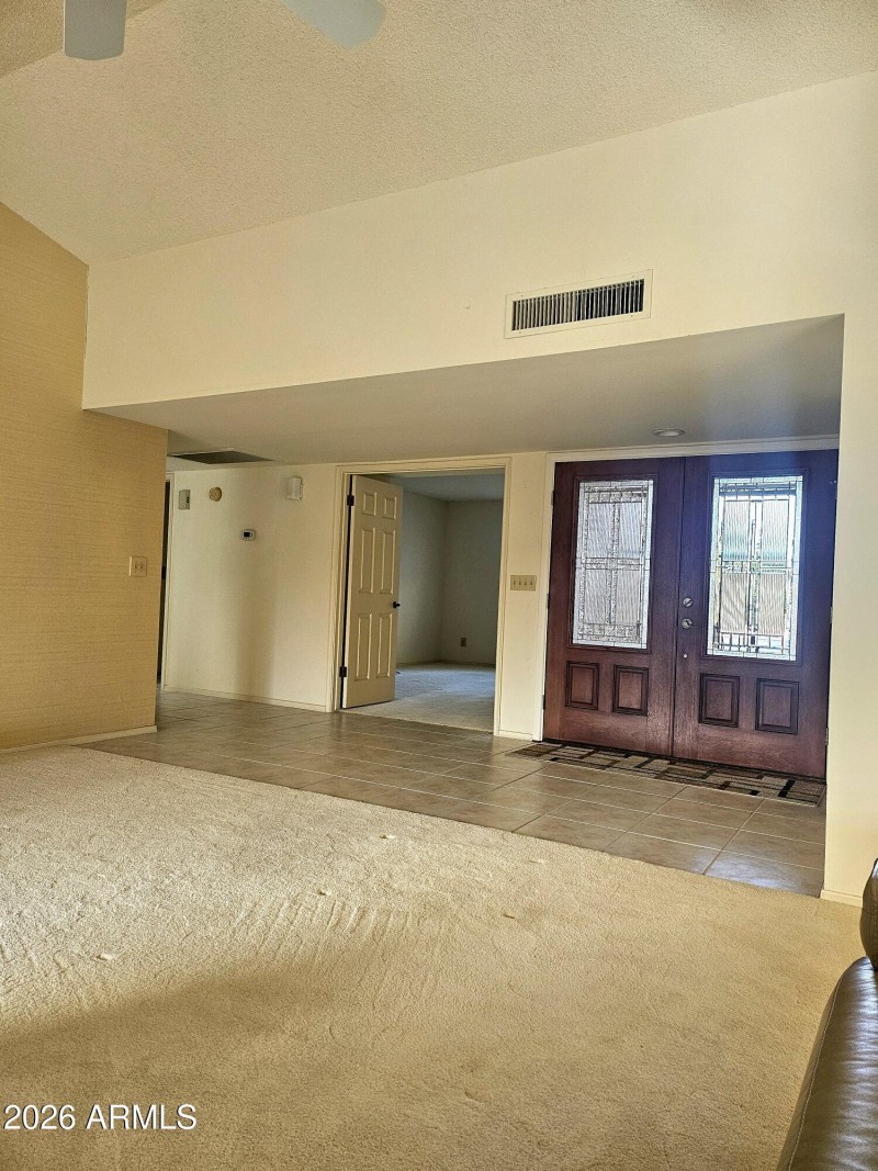 Entrance - vaulted ceilings