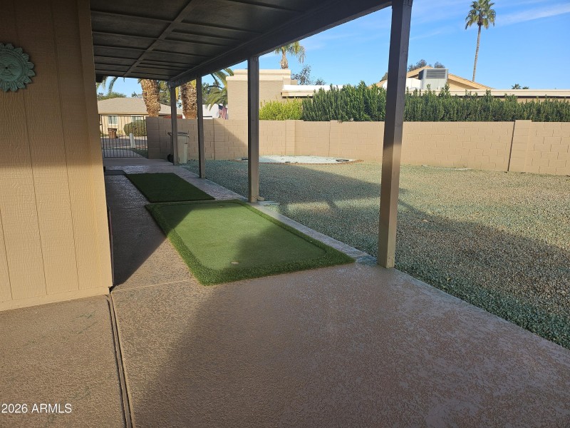 Patio putting green