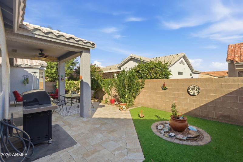 40-web-or-mls-15348 W Arzon Way--31