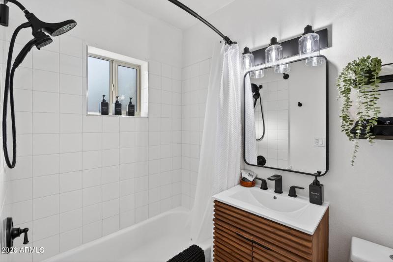 Unit 511 – Bathroom